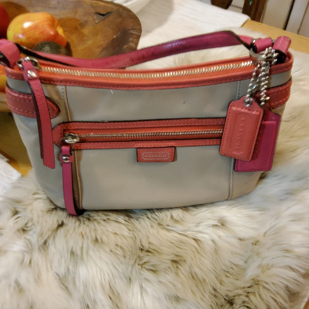 Coach Daisy Spectator Purse GUC - Picture 1 of 16